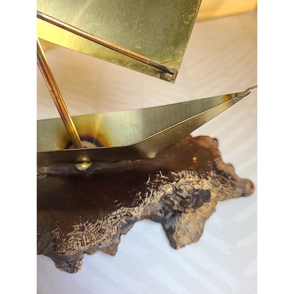 VINTAGE Yosi Mid Century Modern Brass Sailboat Sculpture on Thick Dark Burlwood - Picture 4 of 5